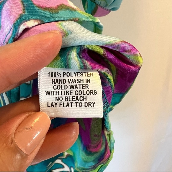 Gibson blouse with a vibrant, multi-color v- neck three-quarter sleeves Size:S - Picture 9 of 12